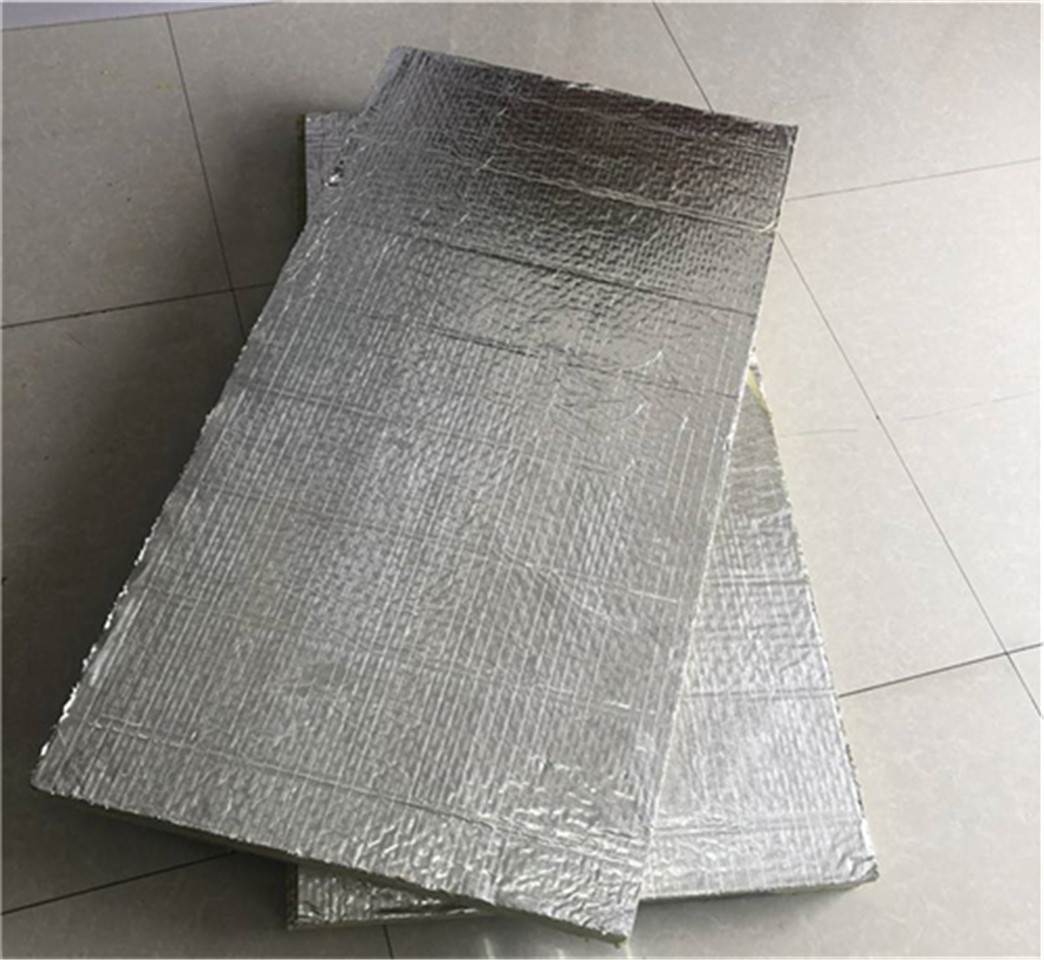 在建筑和保溫行業(yè)中，巖棉板因其出色的防火、保溫性能而得到廣泛應用。了解如何識別巖棉板對于采購者、工程師、建筑商及終端用戶(hù)都非常重要，它可以確保選用的產(chǎn)品具有所需的質(zhì)量和性能。以下是一些關(guān)于如何準確識別