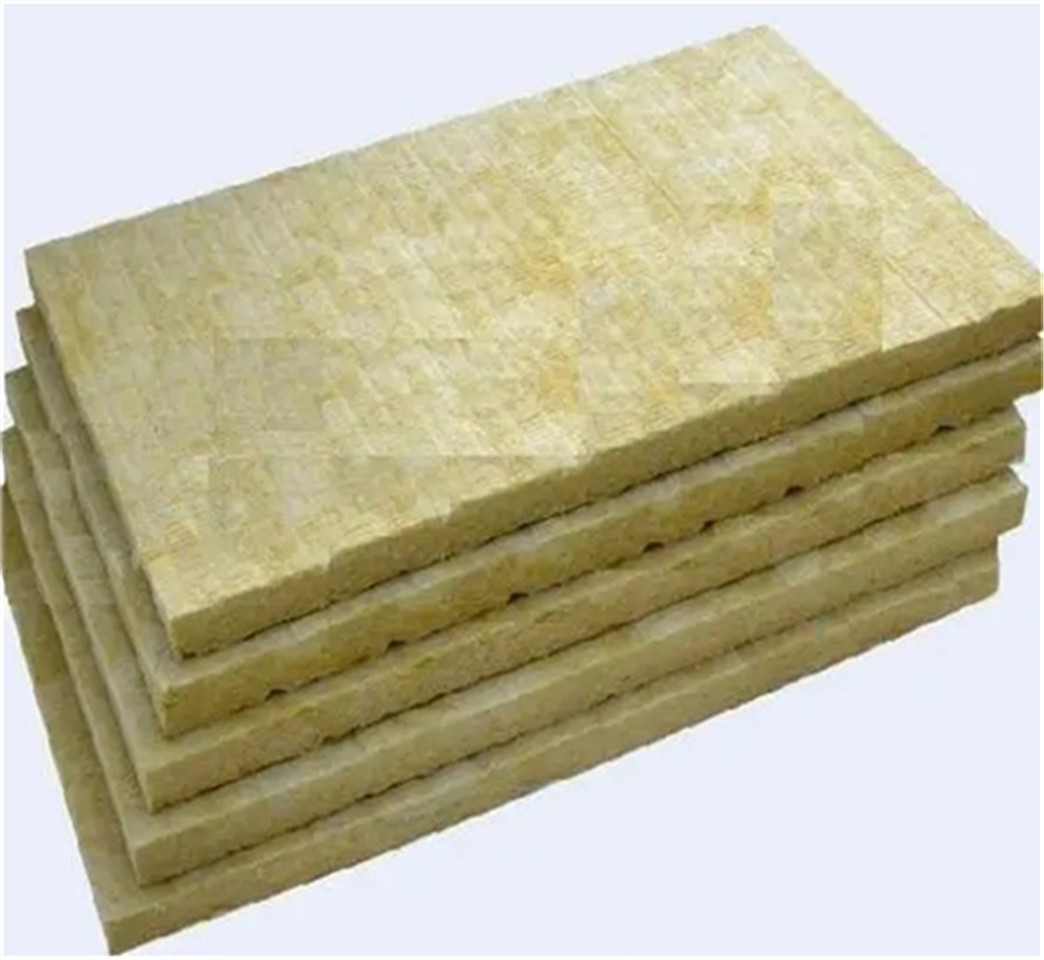 隨著(zhù)現代建筑對節能環(huán)保的要求日益提高，外墻保溫技術(shù)逐漸成為建筑行業(yè)關(guān)注的焦點(diǎn)。其中，巖棉板因其出色的保溫性能和環(huán)保特性，被廣泛應用于外墻保溫工程中。本文將重點(diǎn)探討外墻保溫巖棉板的熱阻計算，分析其重要性和應用。